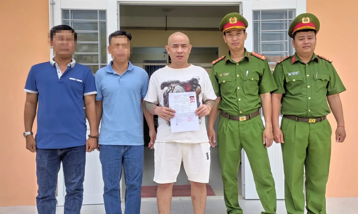 Trốn truy nã vụ giết người ở Phú Yên ra đầu thú tại Long An