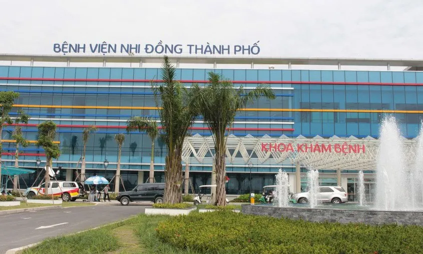Bệnh viện Nhi đồng Thành phố điều trị thành công bé 10 tuổi, nguy kịch vì sốt xuất huyết
