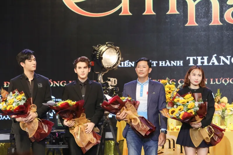 couple-dam-my-mosbank-lan-dau-gop-mat-trong-phim-dien-anh-viet 20250515-154603-101