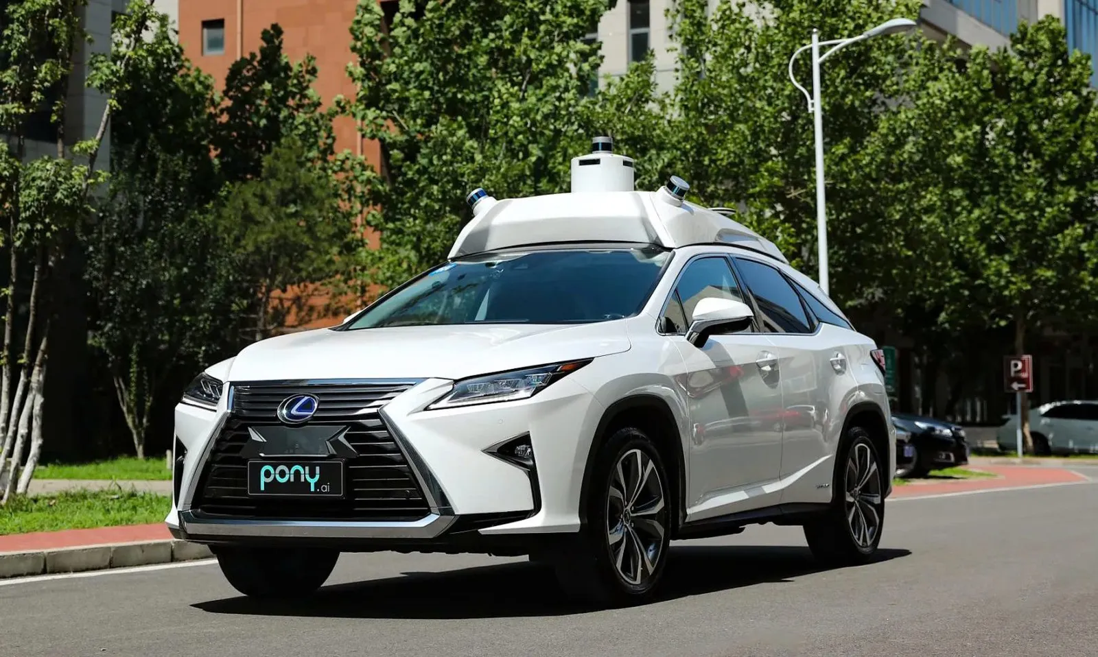 Xe taxi tự hành của Trung Quốc tự bốc cháy