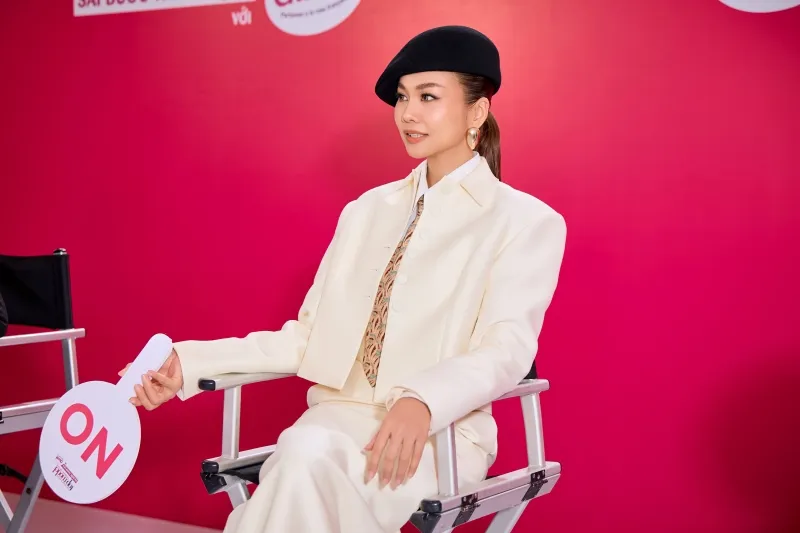 thanh-hang-dien-suit-trang-thanh-lich-mo-man-vietnams-next-top-model-202520250515-092950-05