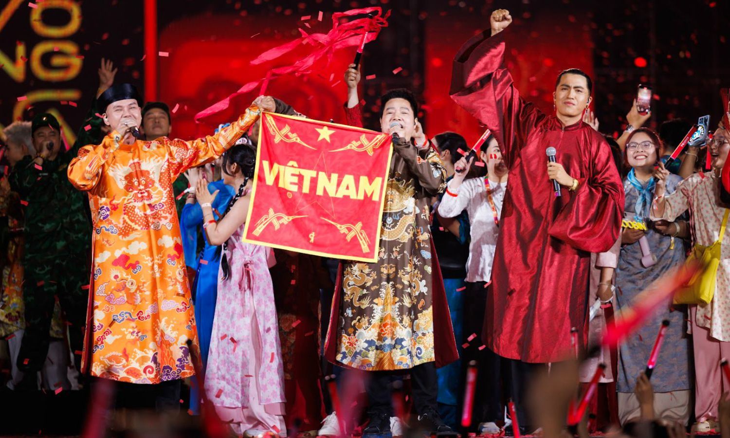 “Mưa Lửa” cháy vé, “Anh Trai Vượt Ngàn Chông Gai” thắng lớn 