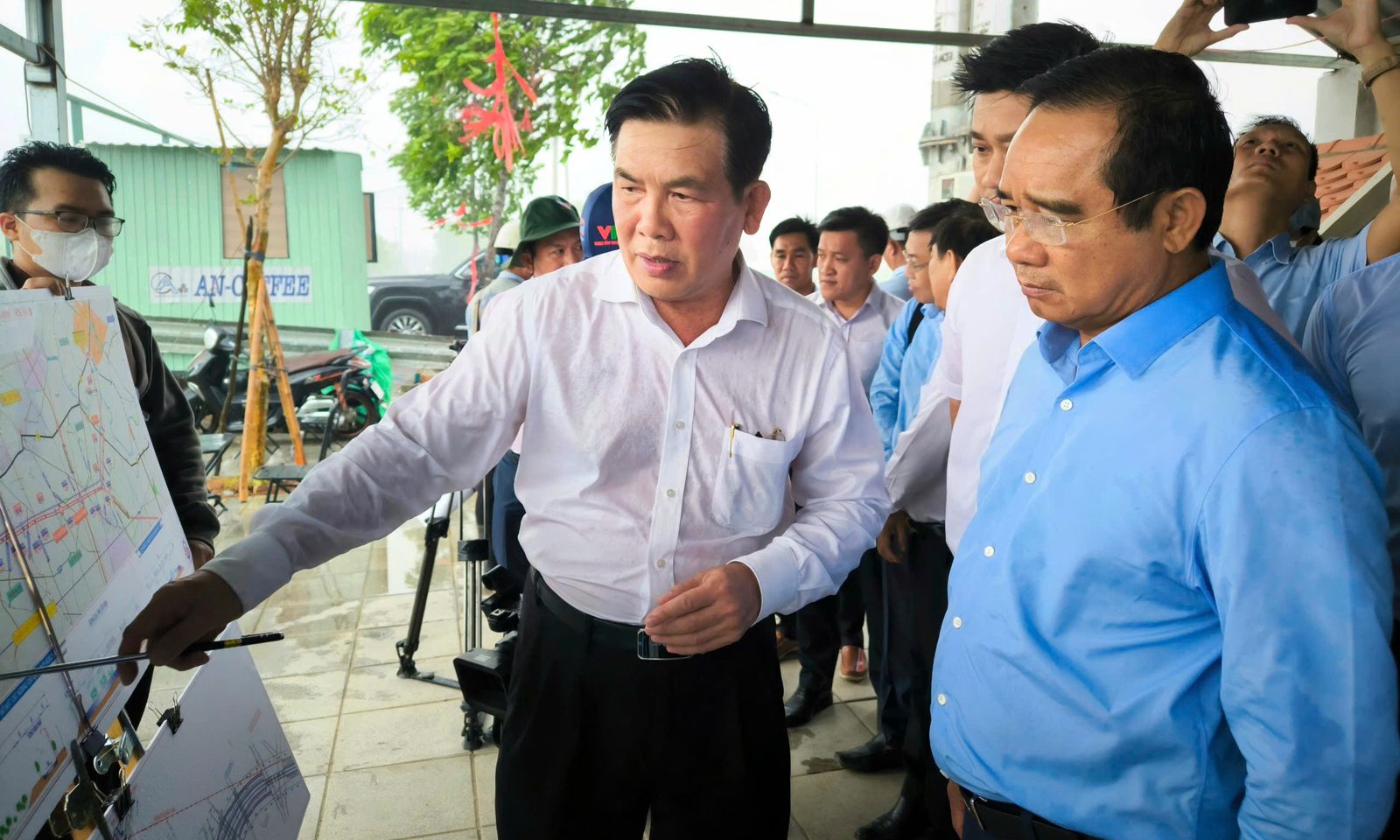 Chủ tịch UBND TPHCM thị sát tiến độ đường Vành đai 3, yêu cầu xử lý dứt điểm vướng mắc