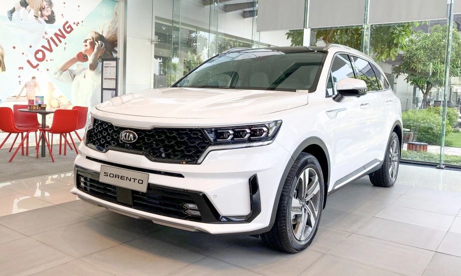 KIA Sorento giảm giá sốc, khởi điểm dưới 900 triệu đồng