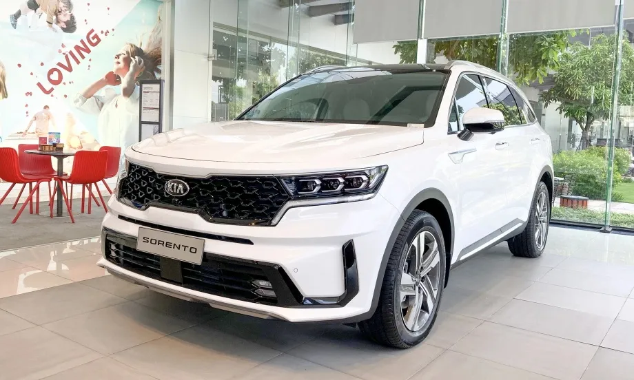 KIA Sorento giảm giá sốc, khởi điểm dưới 900 triệu đồng