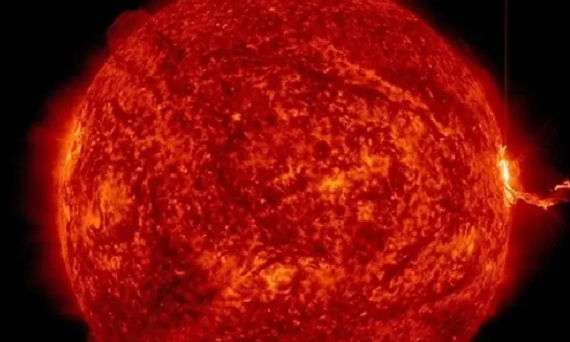 Bão Mặt trời mạnh hiếm gặp gây mất sóng vô tuyến ở châu Á, châu Âu và Trung Đông