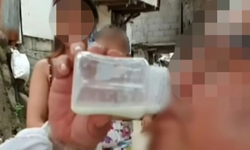 Một người Hàn Quốc bị chỉ trích vì mua sữa các bà mẹ Philippines uống