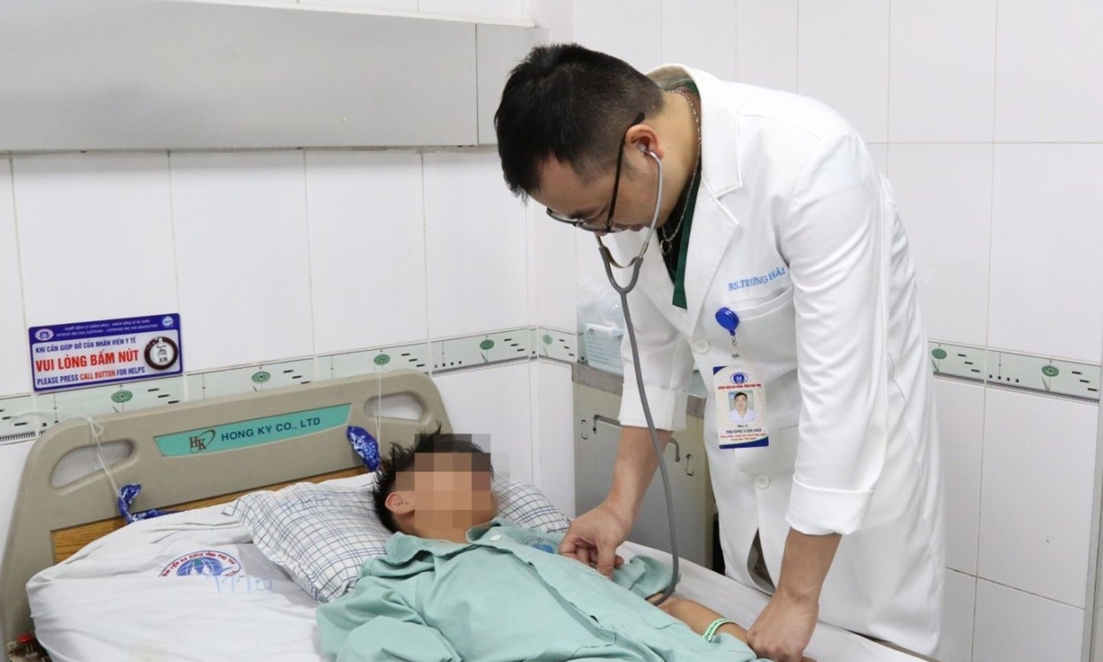 Cứu cậu bé 14 tuổi bị vỡ tim sau tai nạn giao thông