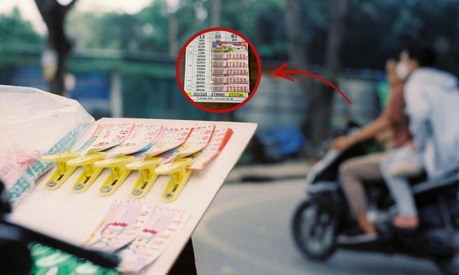 Hai người hàng xóm ở Trà Vinh cùng trúng 5 tờ vé số độc đắc