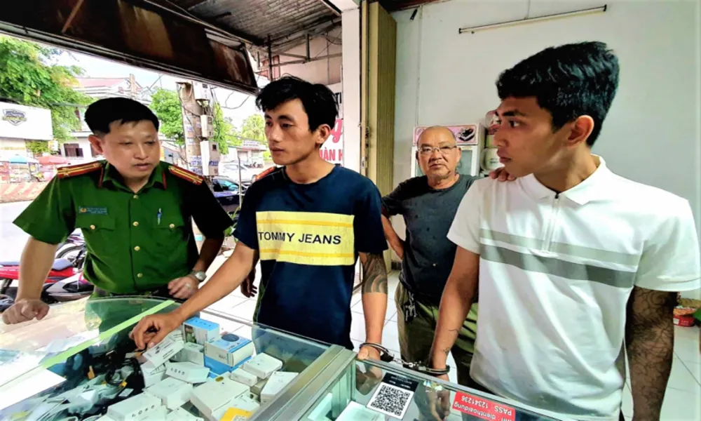 Cướp tài sản trong nhà thờ chỉ để lấy 300 ngàn đồng