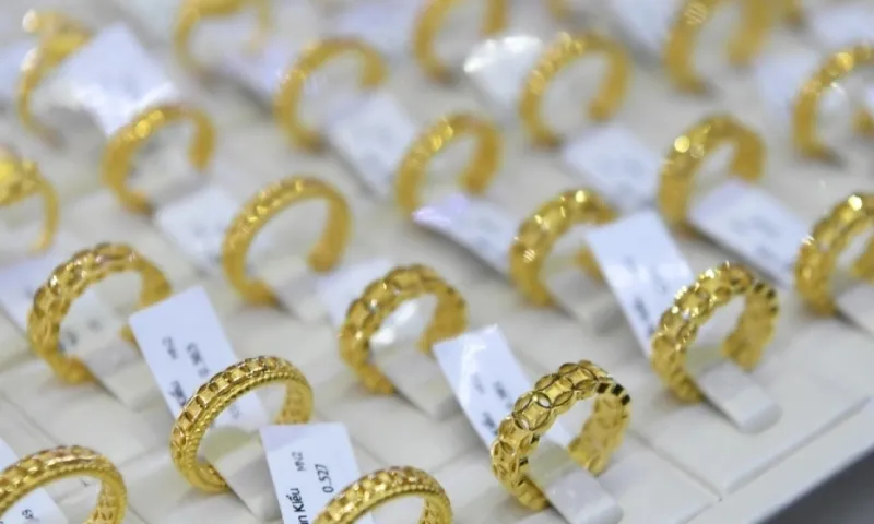 Giá vàng SJC biến động mạnh, tăng rồi giảm sâu