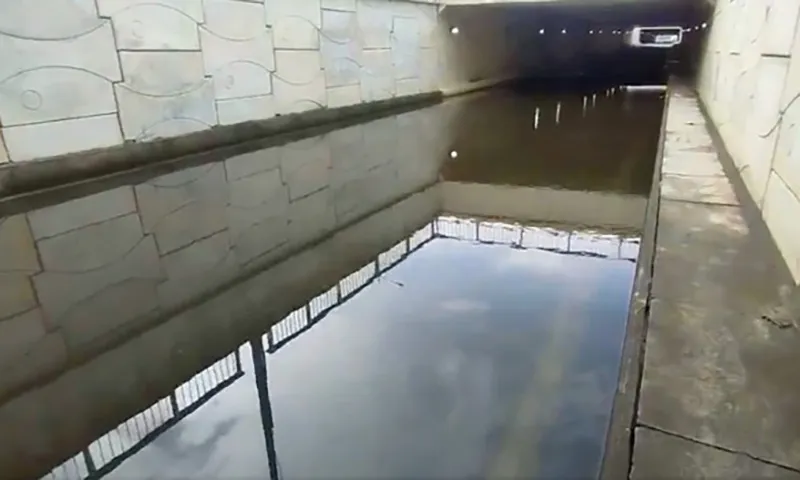 Hầm chui bị ngập nước sau cơn mưa