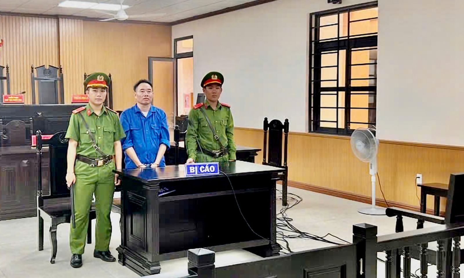 Lãnh án 10 năm tù vì lừa thuê xe ô tô đem bán