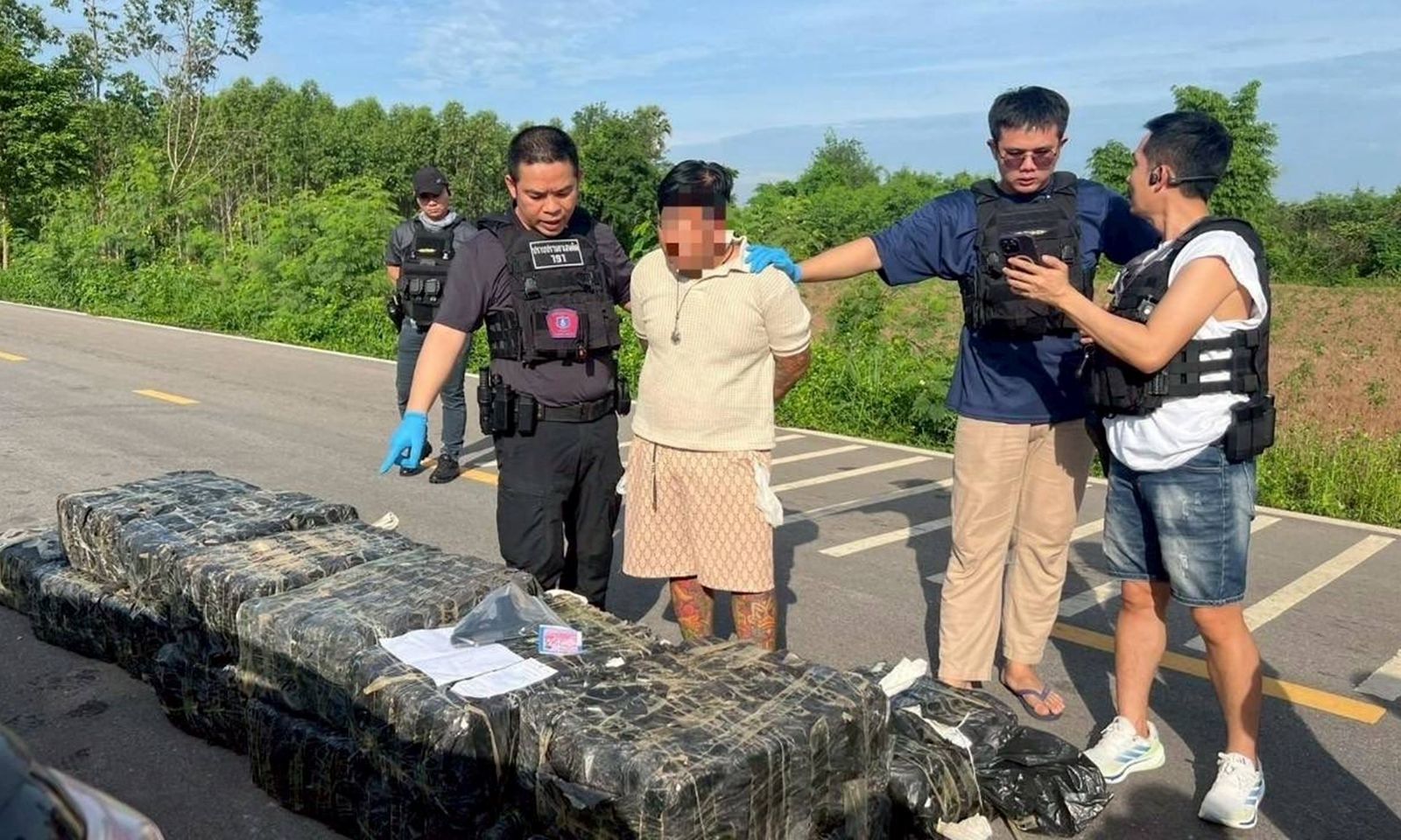 Thanh niên vừa cưới vợ đã bị bắt vì vận chuyển hơn 5 triệu viên ma túy đá