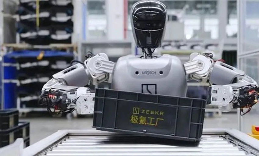 Robot hình người thay thế lao động tại các nhà máy Trung Quốc