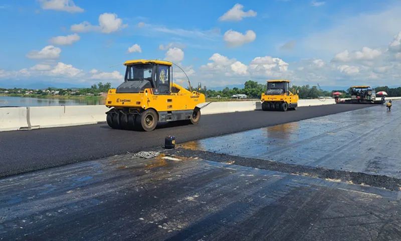 Cao tốc Hoài Nhơn - Quy Nhơn và Quy Nhơn - Chí Thạnh phải thông xe trước 19/8