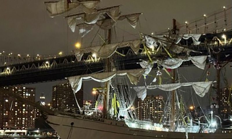 Tàu Hải quân Mexico đụng cầu Brooklyn, hàng chục người bị thương