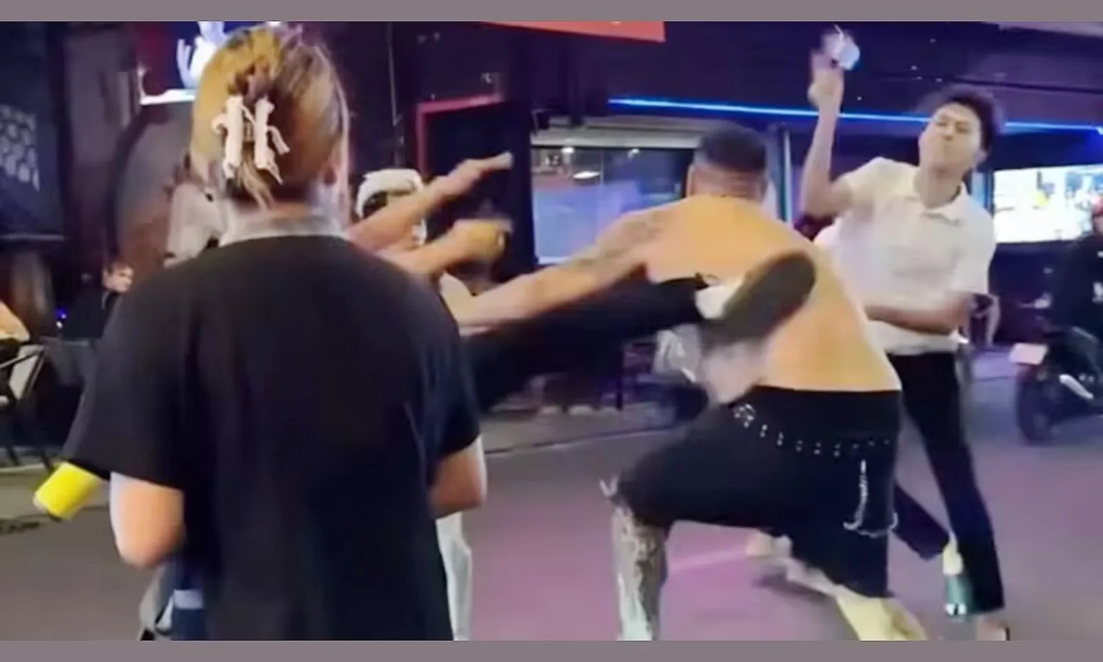 Công an điều tra vụ người nước ngoài bị 4 người vây đánh tại phố Bùi Viện