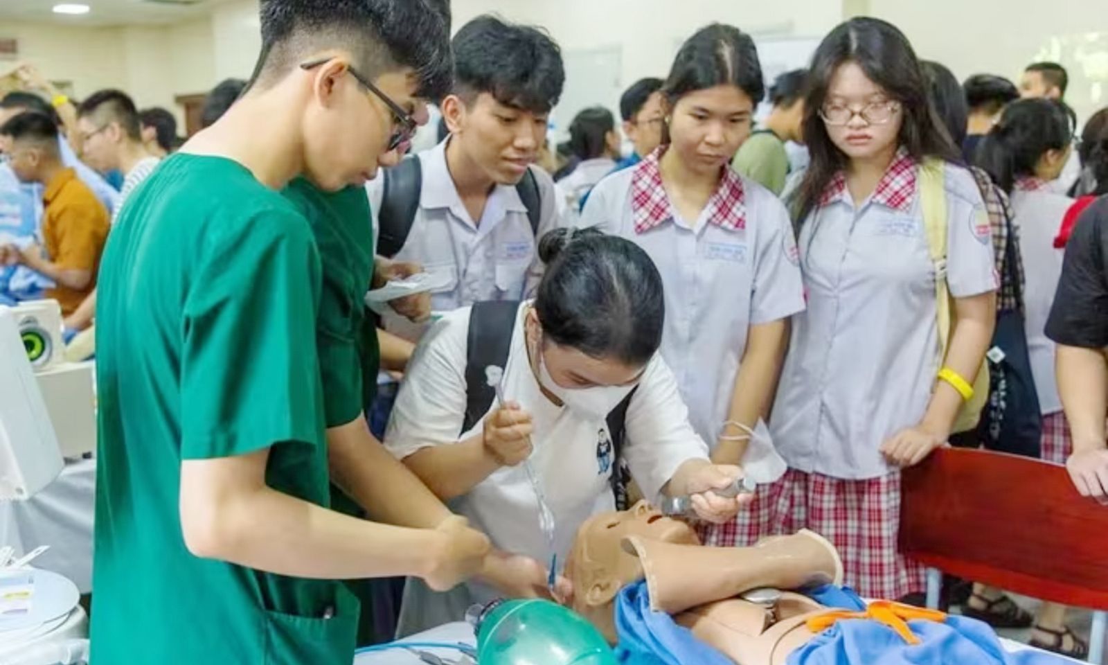 Học phí và thông tin tuyển sinh của 3 trường y dược lớn nhất TPHCM năm 2025