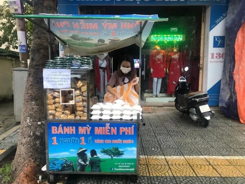 voh-9-nam-nuoi-tu-banh-mi-0-dong-cua-nguoi-dan-ong-giau-long-nhan-ai-1