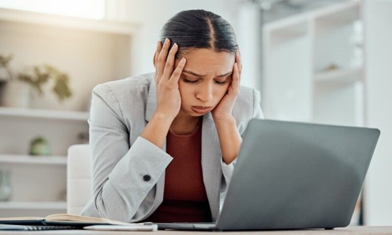 Làm việc hơn 52 giờ mỗi tuần có thể gây biến đổi cấu trúc não bộ
