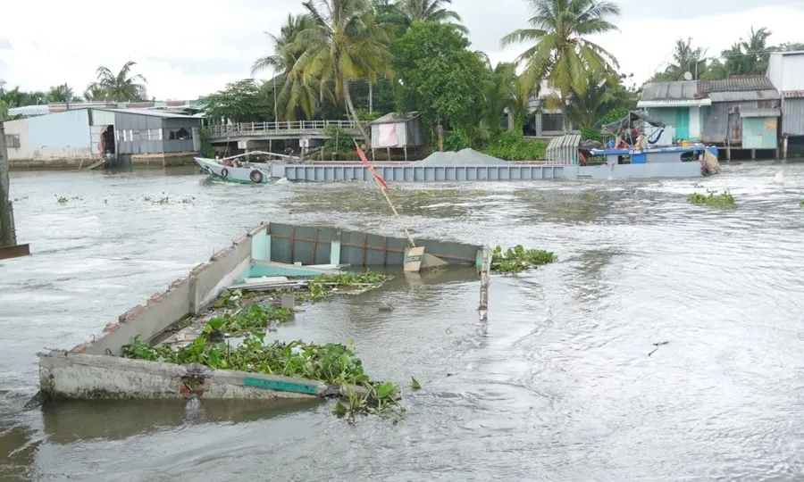 Cần Thơ: 1 nhà dân bị sụp do sạt lở khu vực bờ sông Ô Môn