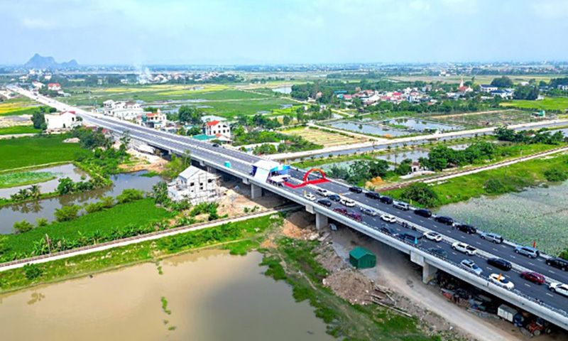 Thông xe kỹ thuật cầu vượt đường sắt ở Quốc lộ 7