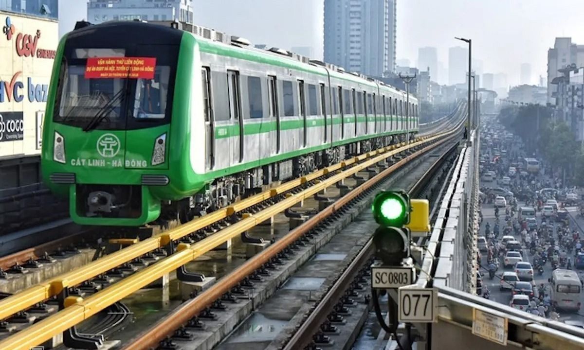 Khắc phục sự cố chảy nước từ điều hòa trên tàu Cát Linh - Hà Đông