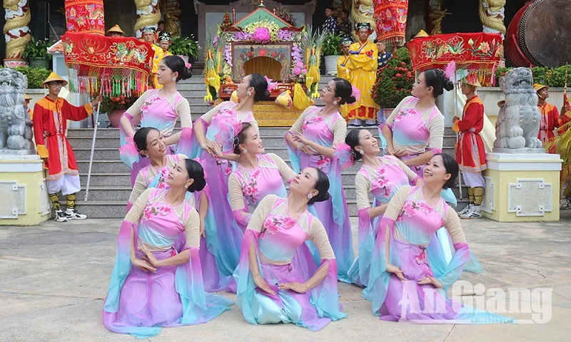 Lễ hội vía Bà Chúa Xứ núi Sam khai hội