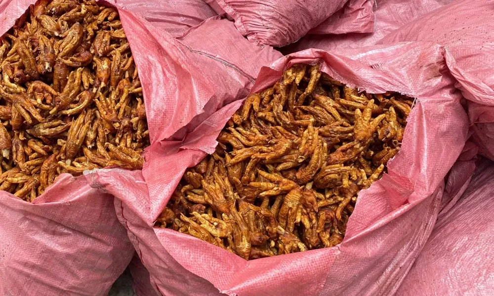 Công an Lạng Sơn thu giữ 1,5 tấn chân gà lậu không rõ nguồn gốc
