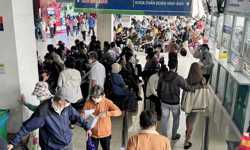 TPHCM tăng cường ứng phó dịch Covid-19 với biến chủng Omicron XEC