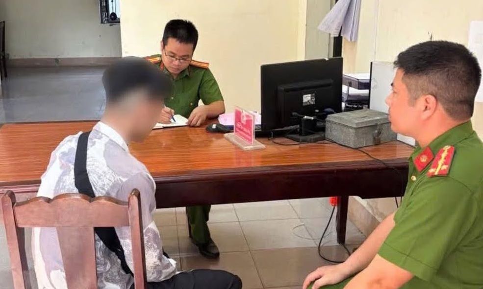 Kịp thời cứu nam thanh niên ngã từ cầu Việt Trì xuống sông Lô
