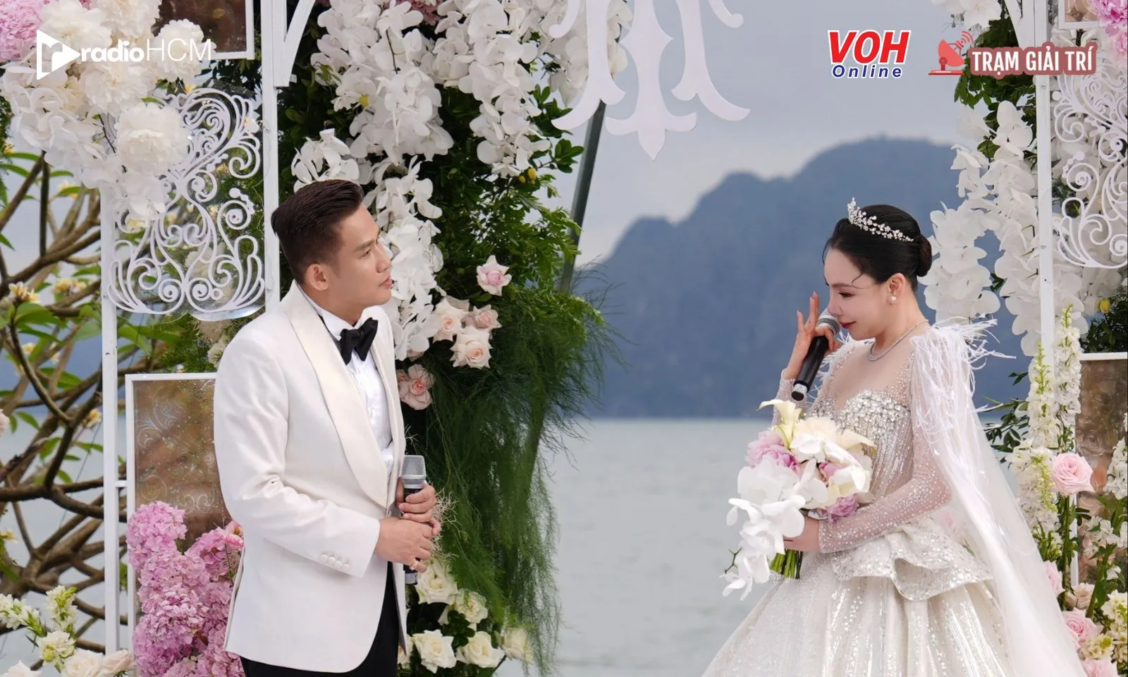 Bạn bè quốc tế chung vui với đám cưới của Hồ Quỳnh Hương