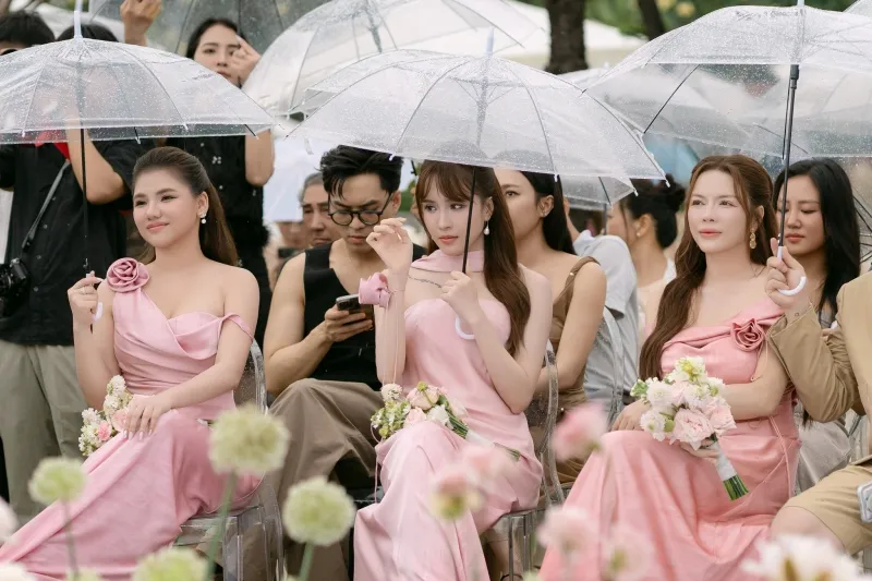 ban-be-quoc-te-chung-vui-voi-dam-cuoi-cua-ho-quynh-huong20250521-144140-07