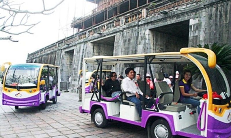 Huế: Xe điện dừng hoạt động do chưa có biển báo tốc độ 30km/h