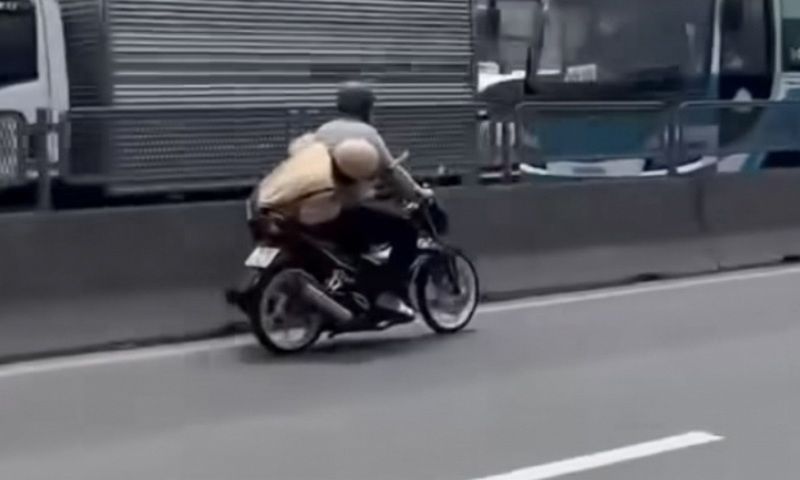 TPHCM: Xác minh clip CSGT bám xe máy người vi phạm trên đường Lê Khả Phiêu