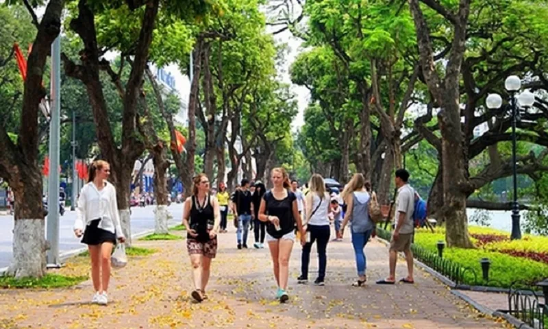 khách quốc tế khách nước ngoài du khách du lịch Hà Nội