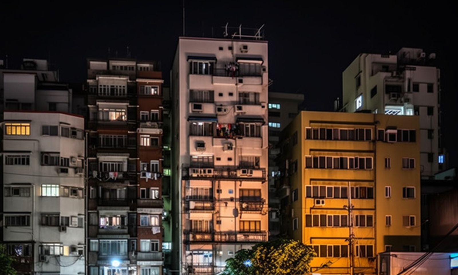 Du khách Nga phê cần sa nhảy lầu tự tử ở Pattaya
