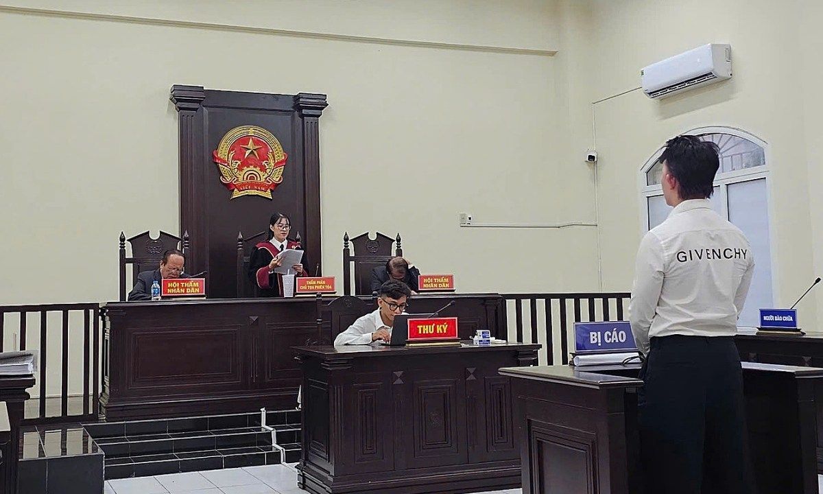 “Tú ông” chuyên môi giới nam nhân viên bán dâm