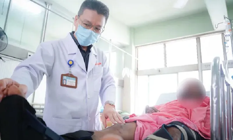 Trực thăng đưa 9 nạn nhân vụ cháy giàn khoan sông Đốc vào TPHCM cấp cứu khẩn cấp