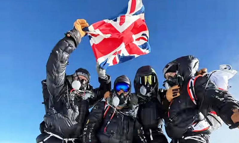 4 nhà leo núi lên đỉnh Everest bằng phương pháp mới nhanh nhất từ trước đến nay