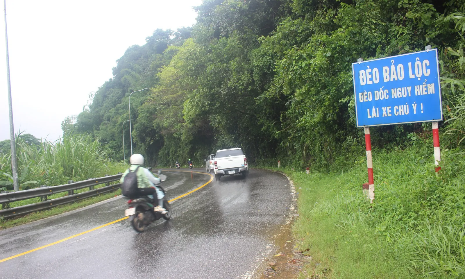 Phát hiện thi thể đã phân hủy dưới vực sâu của đèo Bảo Lộc