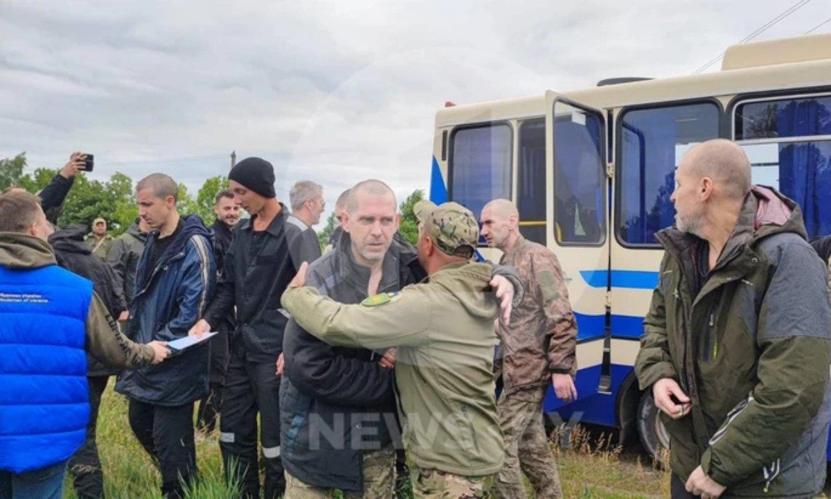 Nga - Ukraine trao đổi tù binh lớn nhất từ khi xung đột nổ ra