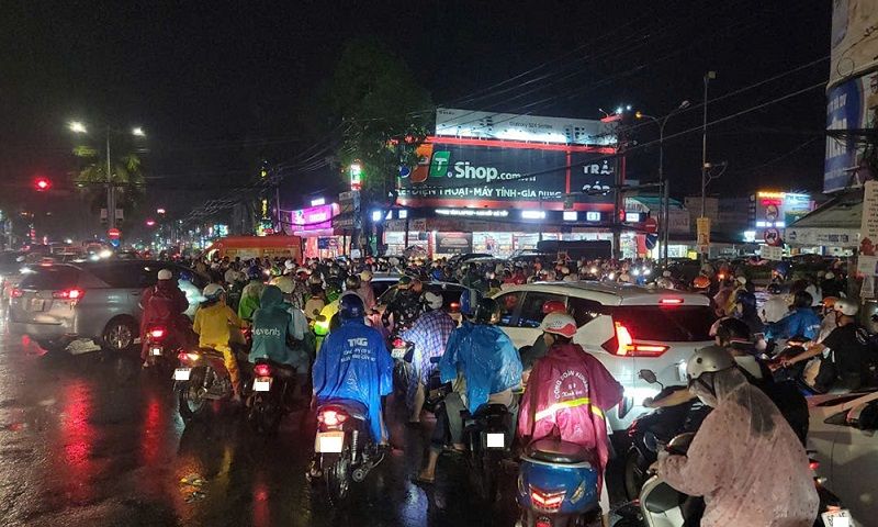 Bắc bộ và Nam bộ tiếp tục mưa lớn, miền Trung chia hai thái cực thời tiết