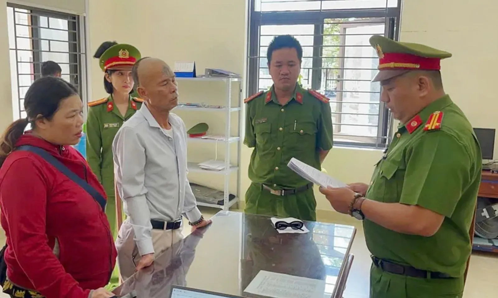 Bắt giữ cặp vợ chồng buôn bán thuốc lá Tobaco chứa chất ma túy
