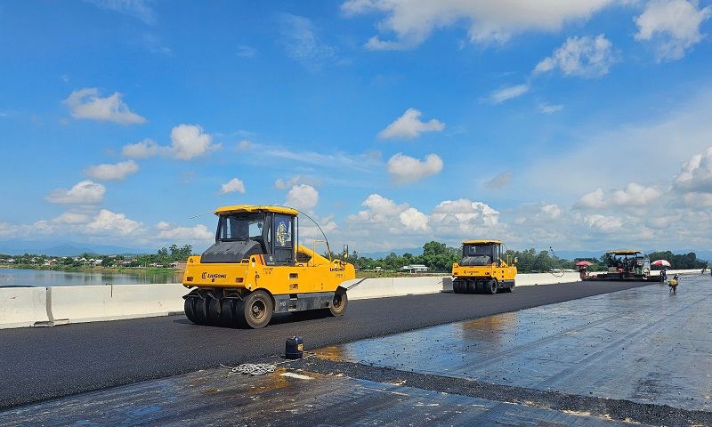 Gấp rút thi công để hai tuyến cao tốc qua Bình Định, Phú Yên kịp thông xe ngày 19/8