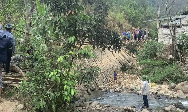 Hơn 120 hộ dân bản góp sức dựng lại cầu treo bị sập ở Sơn La, mong có cầu bê tông kiên cố