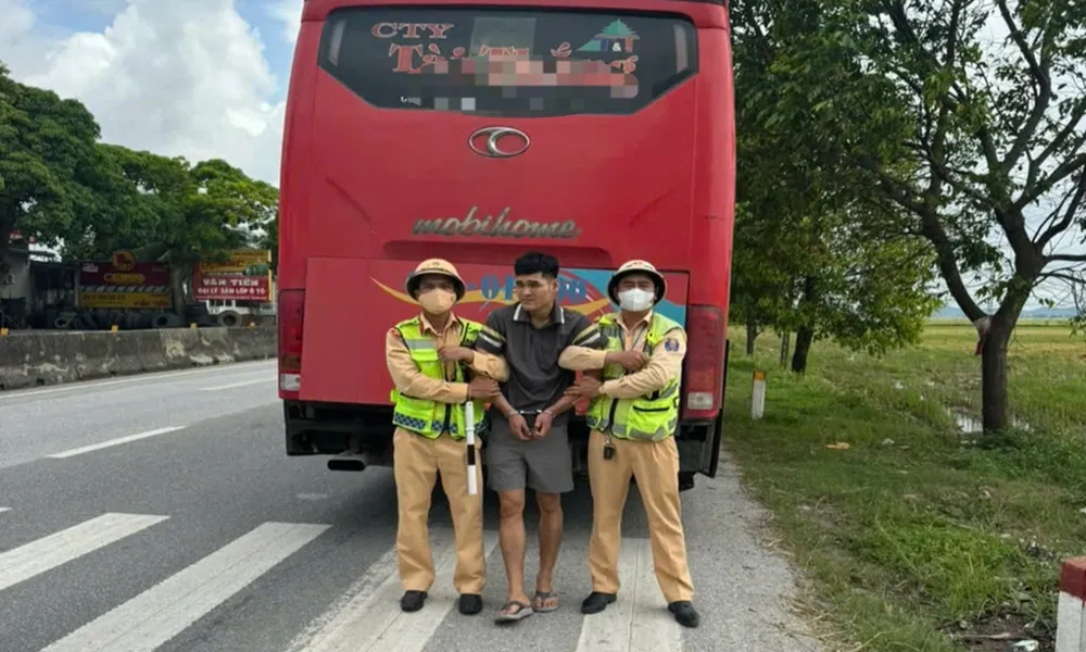 Tên cướp sa lưới sau 8 giờ bỏ trốn bằng xe khách