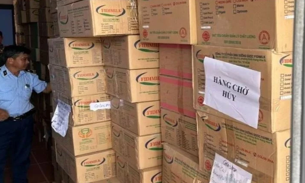 25 tấn sữa bột nghi hàng giả bị phát hiện ở Long An