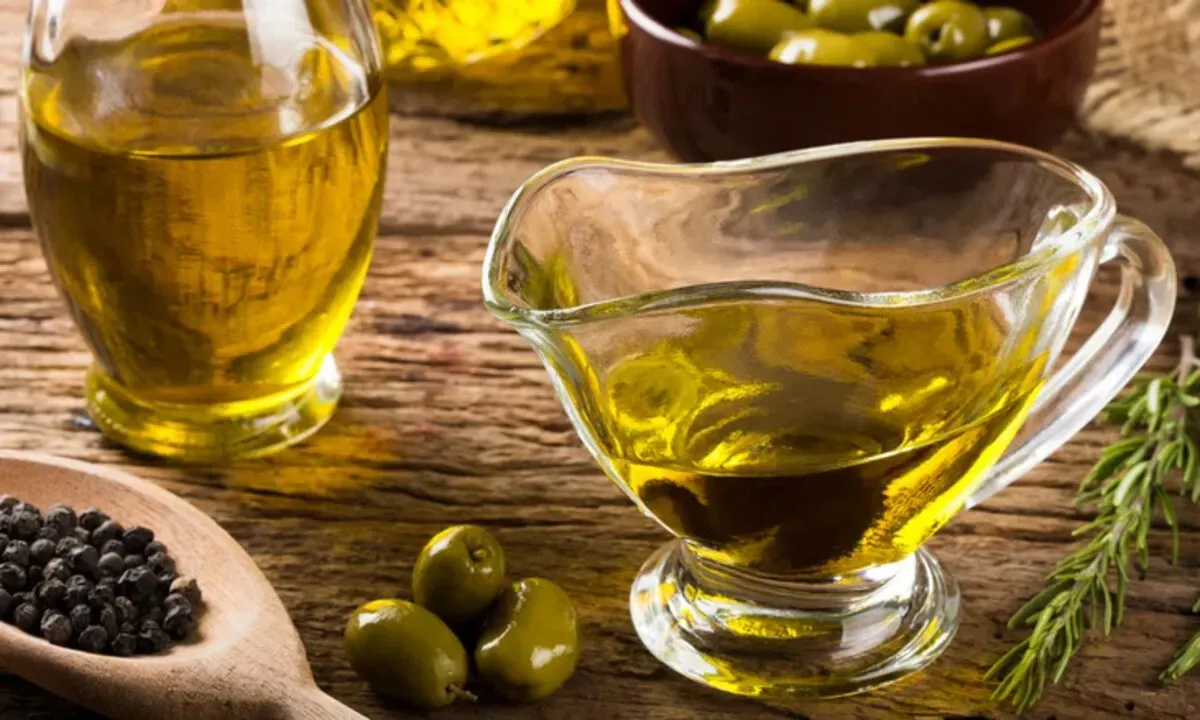 Có nên dùng dầu oliu nguyên chất siêu hạng để chiên xào?